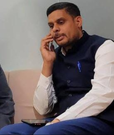 इसी कड़ी में चर्चा है कि मिलने के लिए आने वाले लोगों के लिए कमलनाथ के दरवाजे खोल दिए जाएंगे।