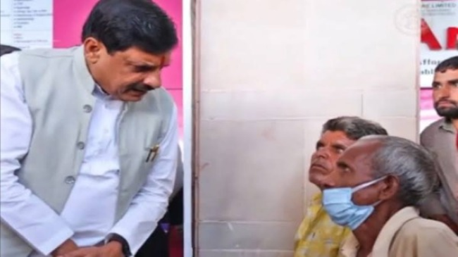 उन्हें सोमवार शाम को वायरल फीवर की शिकायत के बाद एम्स में भर्ती कराया गया था।