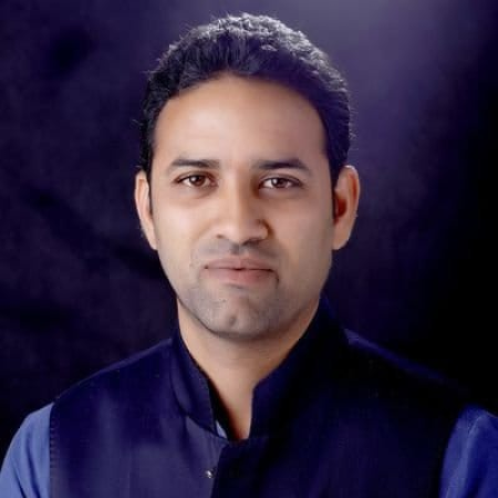 सचिन यादव का चित्र, कसरावद के युवा विधायक और मध्य प्रदेश के पूर्व कृषि मंत्री, जिन्हें एआईसीसी द्वारा गुरुग्राम लोकसभा क्षेत्र का पर्यवेक्षक नियुक्त किया गया है।