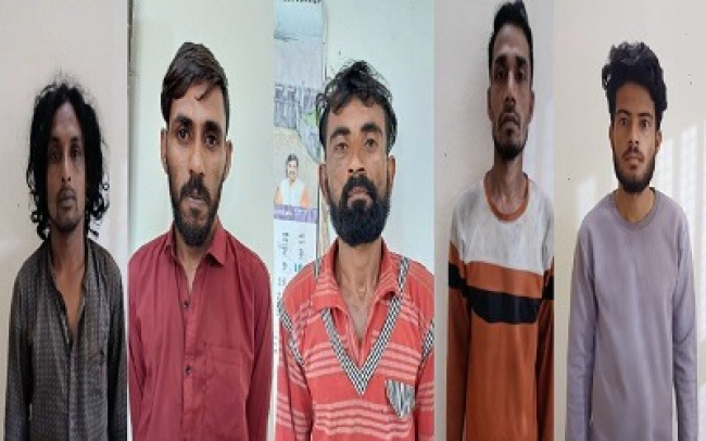 MP Crime : भोपाल पुलिस द्वारा चोरी और नकबजनी के मामलों में शामिल शातिर आरोपियों से बरामद किए गए सोने चांदी के आभूषण, कार, मोटरसाइकिल, और अन्य सामान।