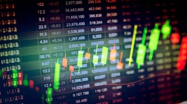 BSE सेंसेक्स शुक्रवार को 231.16 अंकों की बढ़त के साथ 82,365.77 के रिकॉर्ड स्तर पर बंद हुआ।