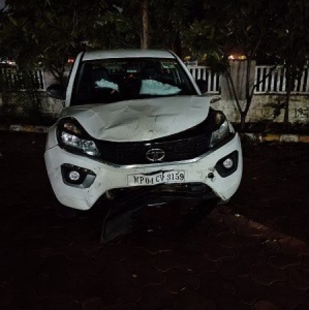 युवक को सिटी अस्पताल में भर्ती कराने लेकर गए परिजनों ने तुरंत इलाज और भर्ती करने को लेकर जमकर हंगामा और तोड़फोड़ की।