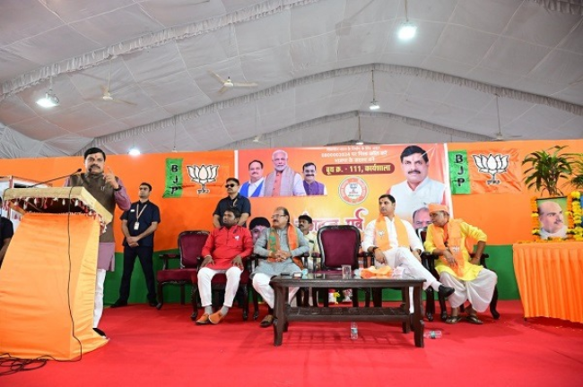 आजादी के समय कांग्रेस ने जम्मू कश्मीर में धारा 370 लगाकर गलत किया था।