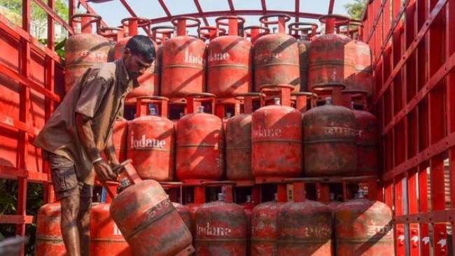 Oil companies in India announced a price hike for 19-kilogram commercial LPG cylinders, with no change in the price of 14-kilogram domestic cylinders.