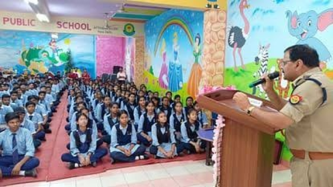 भोपाल के स्कूलों में साइबर फ्रॉड से बचाव के लिए जागरूकता अभियान, अनजान लिंक पर क्लिक से बचने की सलाह