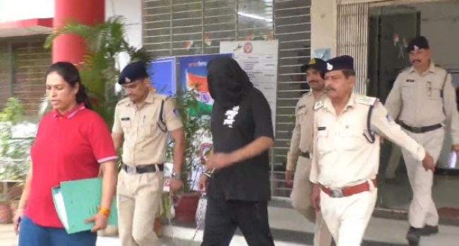 Senior officer at Bharat Heavy Electricals Limited in Bhopal caught in a honey trap by a contractor; video footage used to extort ₹25 lakh.