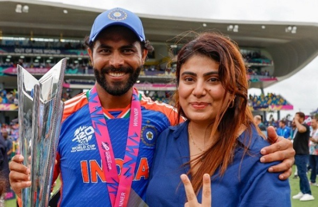 रवींद्र जडेजा ने टी20 इंटरनेशनल क्रिकेट से रिटायरमेंट की घोषणा के बाद भारतीय जनता पार्टी में शामिल हो गए हैं। इस बारे में जानकारी जामनगर विधायक रिवाबा जडेजा ने एक्स पर ट्वीट की।