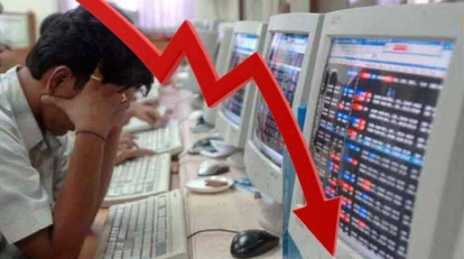 Stock Market शुक्रवार को शेयर बाजार में सेंसेक्स और निफ्टी में आई बड़ी गिरावट की तस्वीर, जिसमें सेंसेक्स 1.02% और निफ्टी 0.97% गिरा है।
