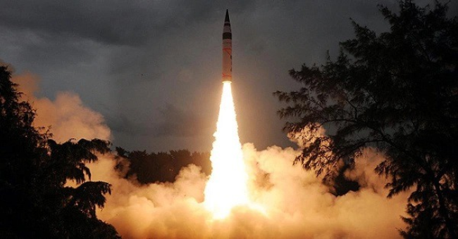 भारत द्वारा 6 सितंबर 2024 को चांदीपुर से अग्नि-4 बैलिस्टिक मिसाइल का सफल प्रक्षेपण, मिसाइल परीक्षण का चित्रण।