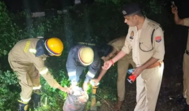 कानपुर में कालिंदी एक्सप्रेस के ट्रैक पर रखा LPG सिलेंडर और अन्य विस्फोटक सामग्री दिखाते हुए एक तस्वीर। लोको पायलट की सूझबूझ से ट्रेन दुर्घटना से बच गई।