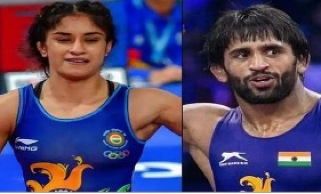 Vinesh Phogat: भारतीय रेलवे ने विनेश फोगाट और बजरंग पूनिया का इस्तीफा स्वीकार कर लिया है। जिसके बाद विनेश के लिए चुनाव