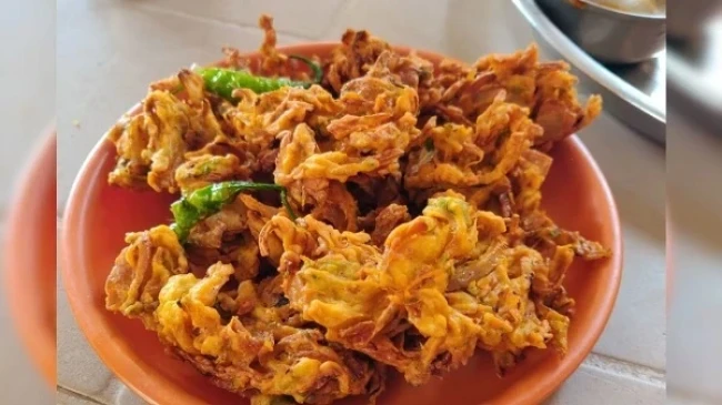 Onion Pakoda Recipe