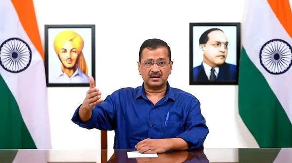 दिल्ली आबकारी नीति घोटाला मामले में जेल में बंद अरविंद केजरीवाल को सुप्रीम कोर्ट से जमानत मिलने की खबर, जिसे जस्टिस सूर्यकांत और जस्टिस उज्जल भुइयां की बेंच ने सुनाया।