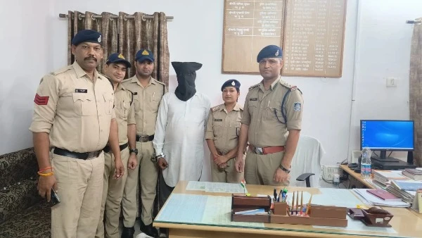 भोपाल जीआरपी ने हरियाणा के गुरुद्वारे में सेवक के रूप में छिपे हुए सांसी गैंग के सदस्य को गिरफ्तार किया, जो 9 सालों से फरार था और जिसके खिलाफ 15 से अधिक कोर्ट से वारंट थे।