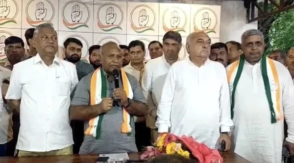 हरियाणा विधानसभा चुनावों के दौरान बीजेपी को झटका, कर्णदेव कंबोज ने टिकट न मिलने पर कांग्रेस में शामिल होने का निर्णय लिया। मुख्यमंत्री नायब सैनी ने कंबोज को मनाने की कोशिश की