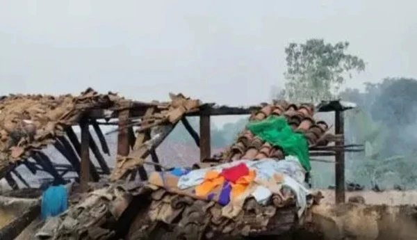 लोहारडीह अग्निकांड मामले में निलंबित एडिशनल एसपी विकास कुमार और मृतक प्रशांत साहू के परिजनों के साथ उप मुख्यमंत्री विजय की बातचीत।