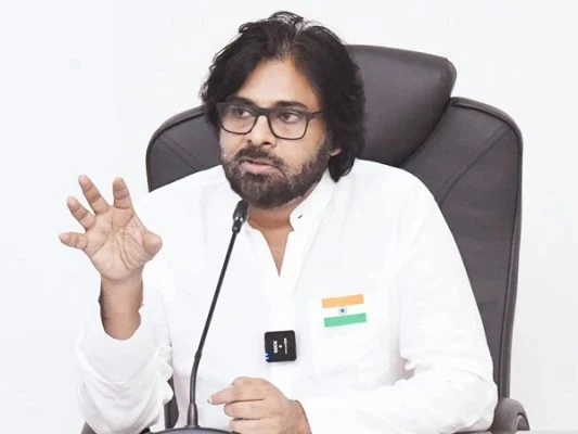 तिरुपति बालाजी मंदिर में परोसे जाने वाले लड्डुओं में मछली के तेल के इस्तेमाल का आरोप, जिससे विवाद उठ गया है। NDDB की जांच में घी में मछली का तेल पाए जाने की पुष्टि हुई है।