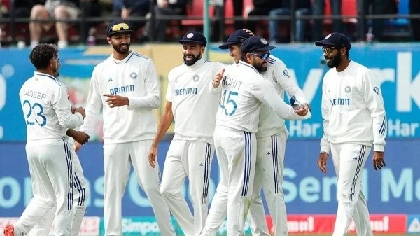 बीसीसीआई ने भारत और बांग्लादेश के बीच दूसरे टेस्ट के लिए टीम का ऐलान किया, जिसमें पहले टेस्ट में मिली 280 रन की जीत के बाद कोई बदलाव नहीं किया गया है।