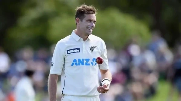 न्यूजीलैंड क्रिकेट को आगामी भारत दौरे से पहले बड़ा झटका लगा है, जब अनुभवी तेज गेंदबाज टिम साउदी ने टेस्ट टीम की कप्तानी से इस्तीफा देने का फैसला किया। उन्होंने अपने खेल पर ध्यान केंद्रित करने के लिए यह कदम उठाया।