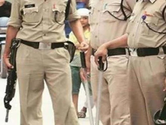 पुलिसकर्मियों
