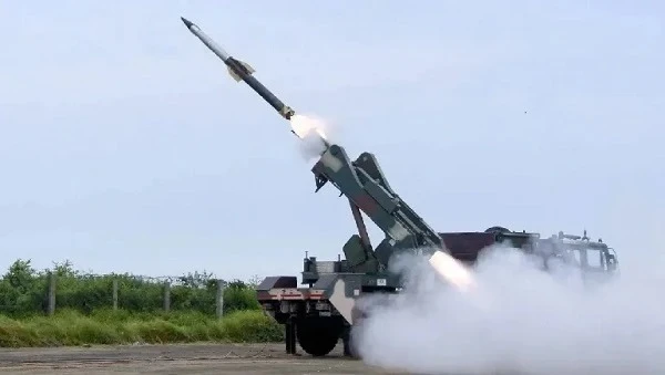 DRDO ने पोखरण में VSHORADS मिसाइल का तीसरा सफल परीक्षण किया, जिससे भारतीय सशस्त्र बलों की हवाई सुरक्षा मजबूत होगी।