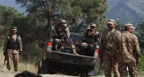 Pakistan News: दुनिया में आतंकवाद की फैक्टरी चला रहा पाकिस्तान अब खुद आतंकवाद का शिकार हो चुका है। शनिवार को उत्तरी