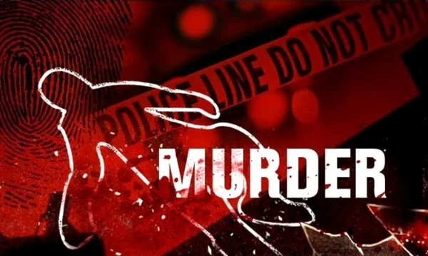 कोरबा जिले के सिंगापुर इलाके में नगर सेना की महिला कर्मी के पति शिव प्रसाद कंवर की टांगी से हत्या का दृश्य।