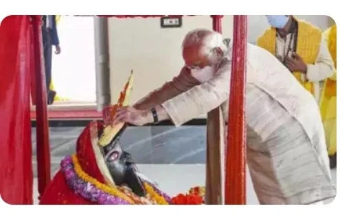 Silver crown, gifted by Prime Minister Narendra Modi, stolen from Bangladesh's Jeshoreshwari Kali Temple, amid threats to the Hindu community during Durga Utsav.
