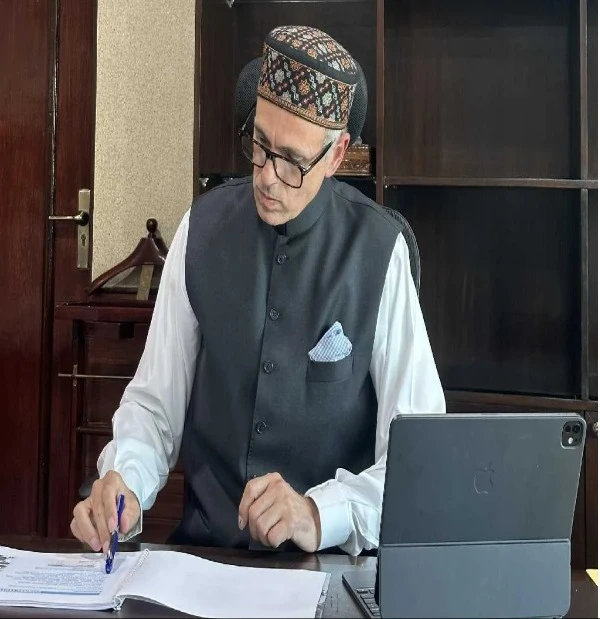 जम्मू-कश्मीर की नेशनल कॉन्फ्रेंस-कांग्रेस सरकार ने राज्य का दर्जा बहाल करने का प्रस्ताव पारित किया।
