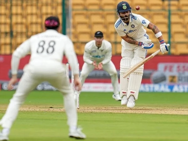 भारत बनाम न्यूजीलैंड पहले टेस्ट मैच के तीसरे दिन विराट कोहली आउट, सरफराज खान क्रीज पर नाबाद