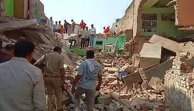 Blast in firecracker factory: मध्य प्रदेश के मुरैना जिले में शनिवार को एक बड़ा हादसा हो गया, जहां एक पटाखा फैक्ट्री में जोरदार धमाका हो गया।