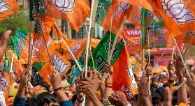 Maharashtra BJP 1st List:महाराष्ट्र विधानसभा चुनाव के लिए बीजेपी ने 99 उम्मीदवारों वाली पहली लिस्ट जारी कर दी है। इस लिस्ट में डिप्टी सीएम देवेंद्र फडणवीस को