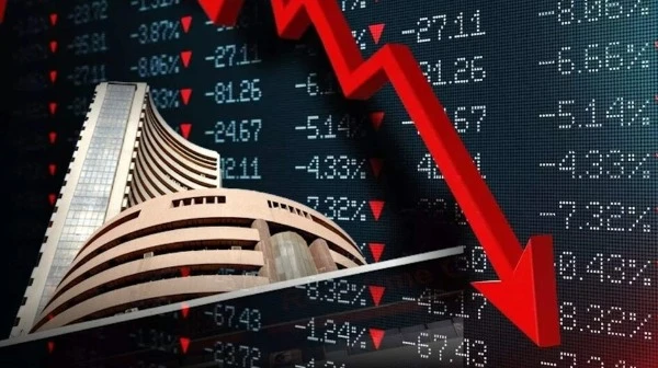 बुधवार को निफ्टी 50 इंडेक्स में 0.38% और बीएसई सेंसेक्स में 0.37% की गिरावट आई, जिससे बाजार में बिकवाली का दबाव बढ़ा।