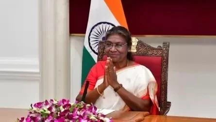 राष्ट्रपति द्रौपदी मुर्मू छत्तीसगढ़ प्रवास के दौरान विभिन्न कार्यक्रमों में हिस्सा लेते हुए