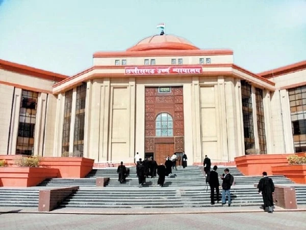 छत्तीसगढ़ हाईकोर्ट ने बिलासपुर के अतिरिक्त तहसीलदार और अन्य के खिलाफ अवमानना मामले में FIR का आदेश दिया
