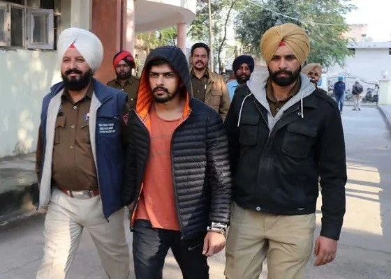 पंजाब सरकार ने गैंगस्टर लॉरेंस बिश्नोई के साक्षात्कार में शामिल सात पुलिस अधिकारियों को निलंबित किया