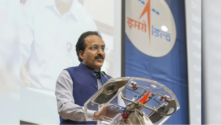 इसरो प्रमुख एस सोमनाथ द्वारा आगामी गगनयान और चंद्रयान मिशनों की घोषणा, भारतीय अंतरिक्ष कार्यक्रम का नया अध्याय।