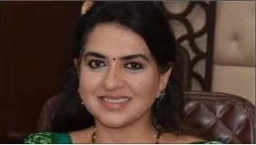 अरविंद सावंत ने शाइना के शिंदे गुट से चुनाव लड़ने पर सवाल उठाया और कहा कि हमारे यहां चुनाव में इम्पोर्टड माल नहीं चलता है। अरविंद सावंत के इस