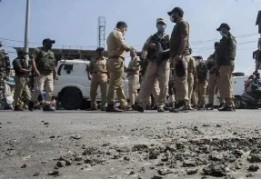 Srinagar Grenade Attack:  जम्मू-कश्मीर के श्रीनगर के लाल चौक के करीब टीआरसी क्षेत्र में रविवार (3 नवम्बर) को एक ग्रेनेड हमला हुआ, जिसमें छह लोग घायल