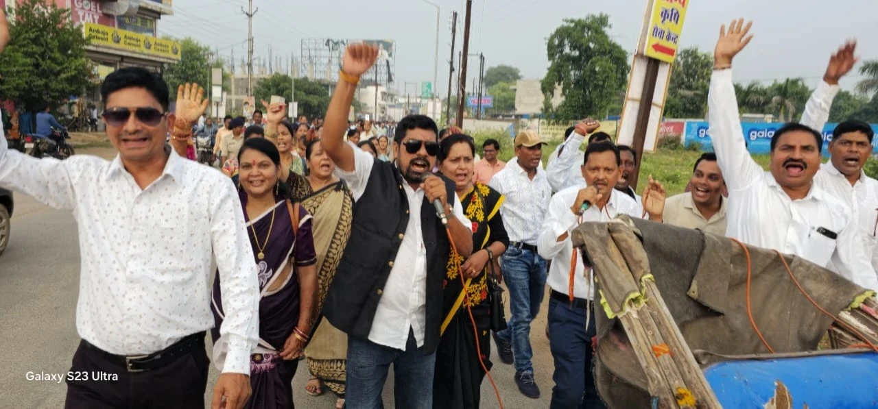 छत्तीसगढ़ शिक्षक संघर्ष मोर्चा के 5 सूत्रीय मांगों के ज्ञापन के साथ प्रदर्शन