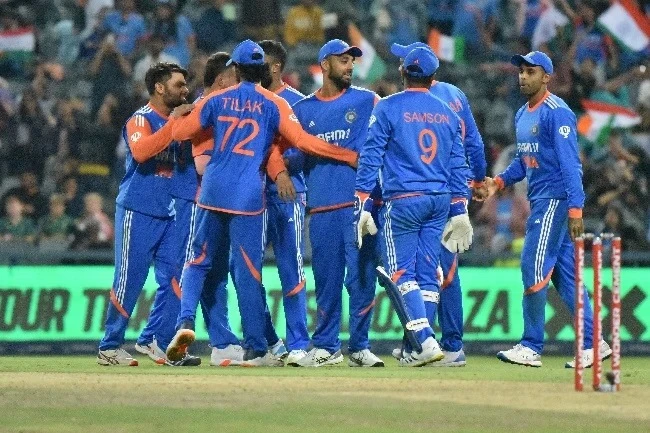 संजू सैमसन और तिलक वर्मा ने चौथे टी20 मैच में शतक लगाकर भारत को दक्षिण अफ्रीका के खिलाफ 283/1 के स्कोर तक पहुंचाया।