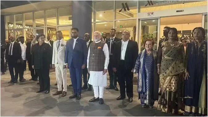 प्रधानमंत्री नरेंद्र मोदी का गुयाना में भव्य स्वागत, 56 वर्षों बाद किसी भारतीय प्रधानमंत्री का दौरा।