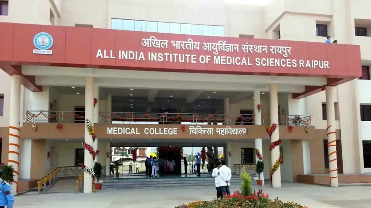 AIIMS Raiur students involved in ragging incident, students locked in small room and taken to basketball court, some students fainted, cold weather, T-shirt attire.