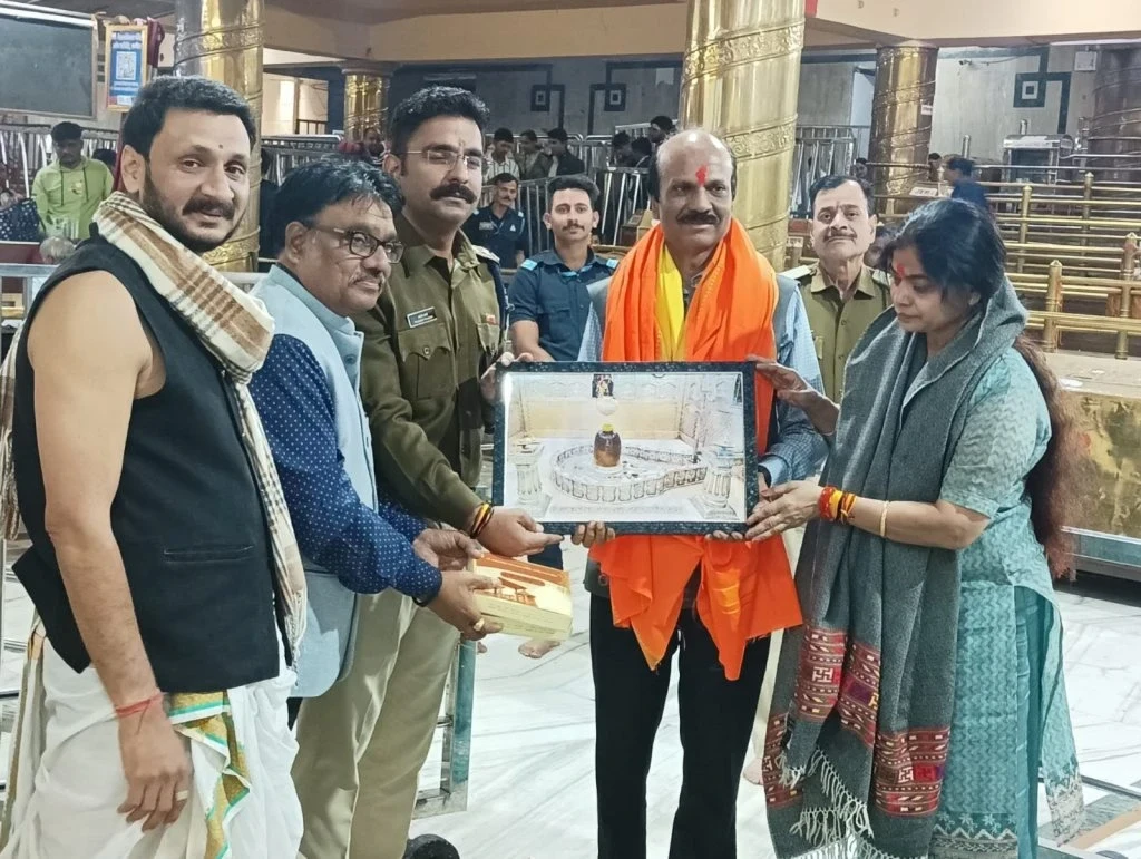 मुंबई पुलिस कंट्रोल रूम में प्रधानमंत्री नरेंद्र मोदी को जान से मारने की धमकी दी गई, पुलिस ने मामला दर्ज कर जांच शुरू कर दी है।