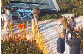 Bee Attack on Jyotiraditya Scindia: शिवपुरी दौरे पर आए केंद्रीय मंत्री ज्योतिरादित्य सिंधिया के साथ एक अजीब घटना घटी जब