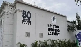 MP News: राजधानी भोपाल में रविवार देर रात रातीबड़ इलाके में स्थित एमपी स्टेट शूटिंग अकादमी में खेल अधिकारी के बेटे ने आत्महत्या कर ली।