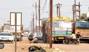 Raipur City News: रायपुर शहर की रिंग रोड-1 और रिंग रोड-2 के सर्विस रोड में खड़ी वाहनों से यातायात पु​लिस और निगम की अतिक्रमण रोधी