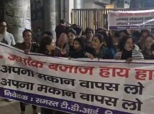 मुरादाबाद के टीडीआई सिटी कॉलोनी में हिंदू डॉक्टर द्वारा मुस्लिम डॉक्टर को मकान बेचने पर विवाद, विरोध प्रदर्शन और प्रशासन से रजिस्ट्री रद्द करने की मांग