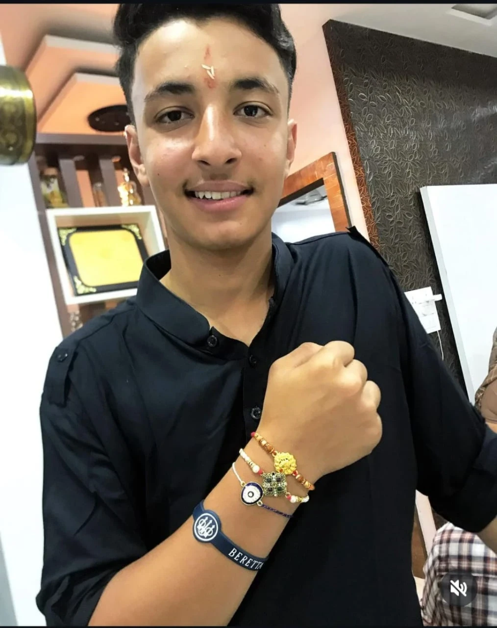 भोपाल के रातीबड़ स्थित एमपी शूटिंग अकादमी में छात्र यथार्थ रघुवंशी की संदिग्ध मौत के मामले में पुलिस जांच तेज हो गई है। छात्र को उसके सीनियर्स द्वारा चोरी का आरोप लगाकर मानसिक रूप से परेशान किया गया था। पुलिस ने मृतक के पिता का बयान दर्ज किया, जिसमें उन्होंने बेटे के मानसिक तनाव का जिक्र किया है।