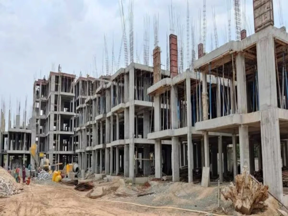 छत्तीसगढ़ में अवैध निर्माण को वैध बनाने के लिए सरकार ने नई शर्तें लागू की हैं। अब पार्किंग के लिए 25% जगह होना आवश्यक है।
